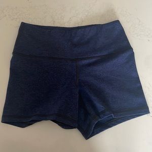 Fleo shorts size small